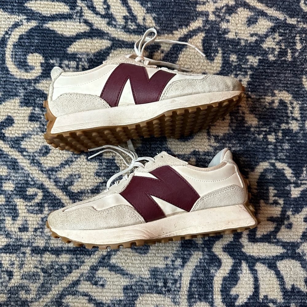 New Balance 327 Sneakers